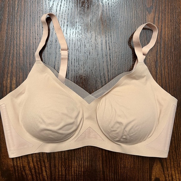 Honeylove Other - HONEYLOVE Crossover Mesh Detail Wireless Support Bra Size M Sand Adjustable